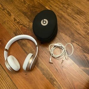 Beats wireless solo headphones
